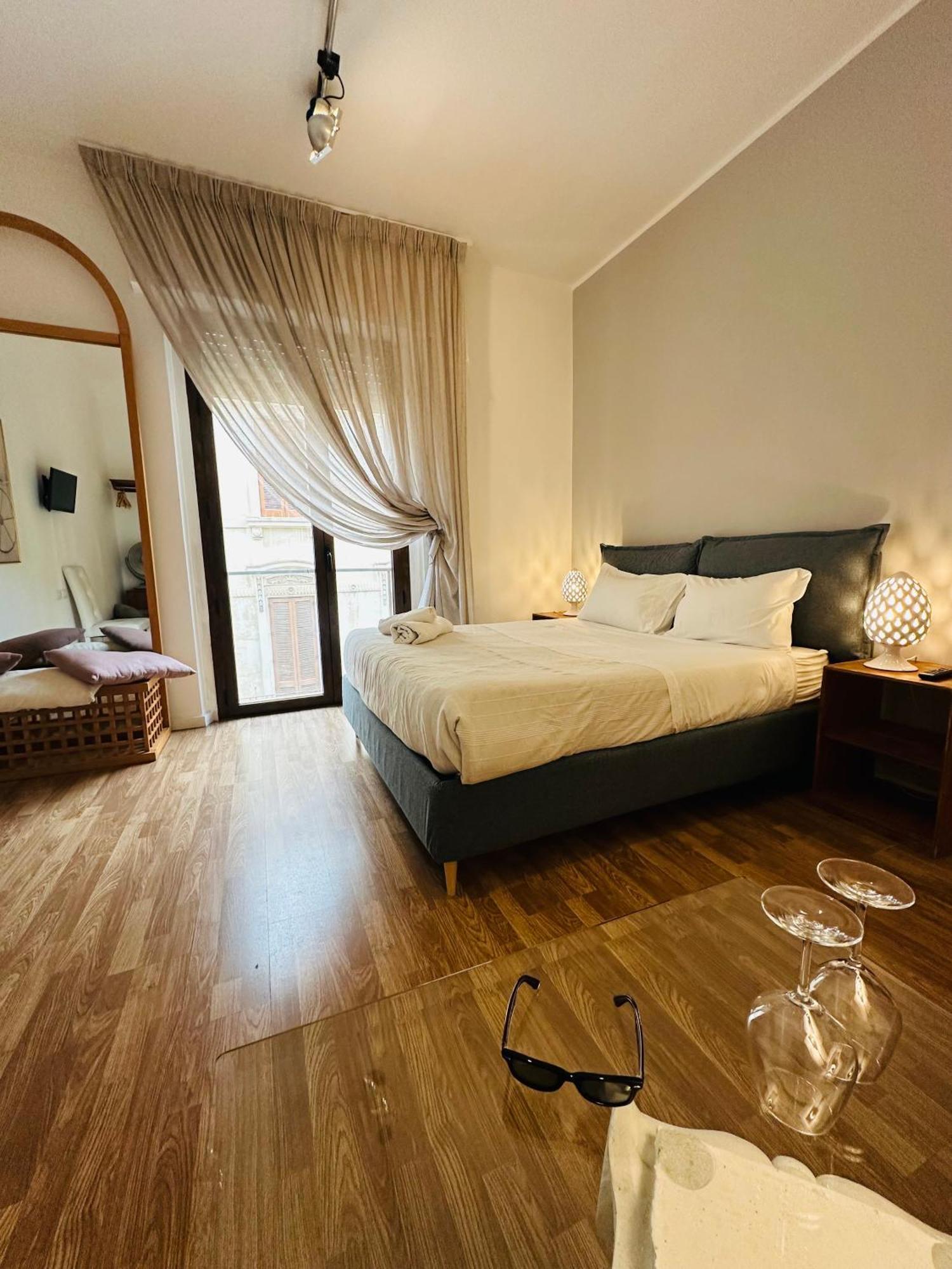 ليتشي B&B Degli Artisti Suite المظهر الخارجي الصورة