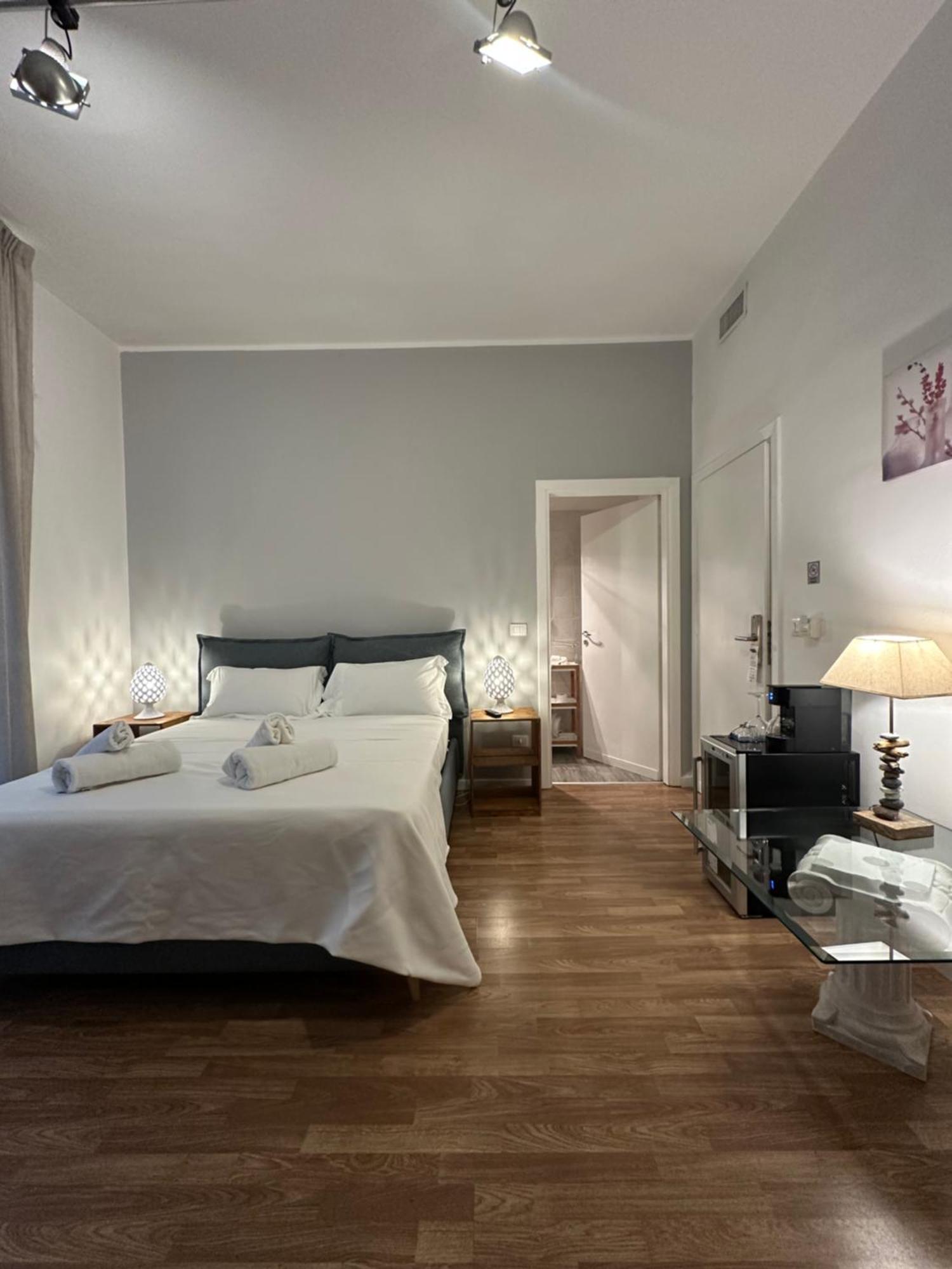 ليتشي B&B Degli Artisti Suite المظهر الخارجي الصورة