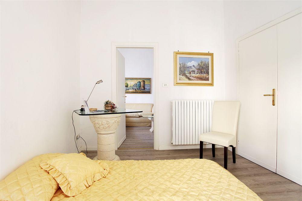 ليتشي B&B Degli Artisti Suite المظهر الخارجي الصورة
